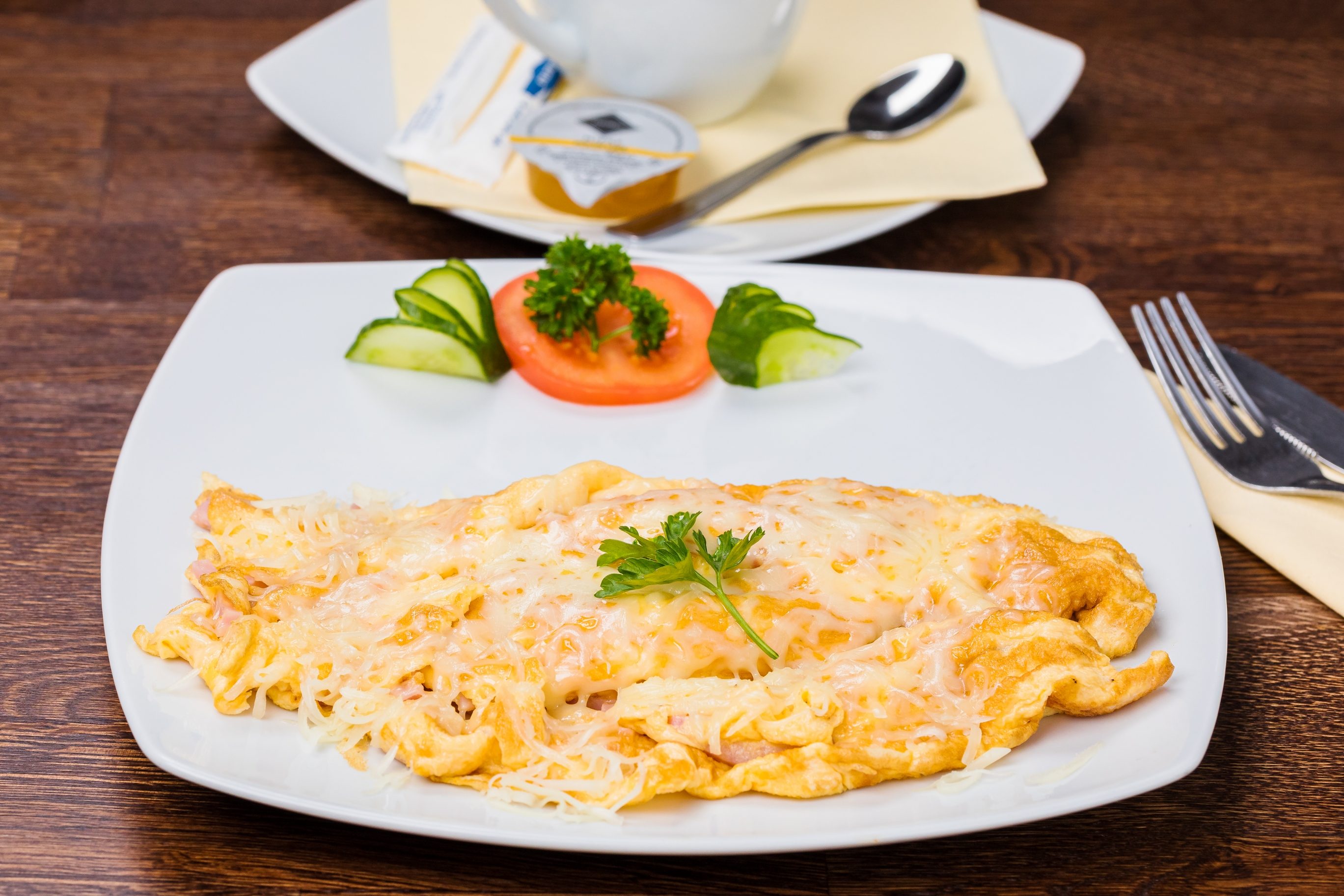 Omletă cu cașcaval/șuncă/mixtă