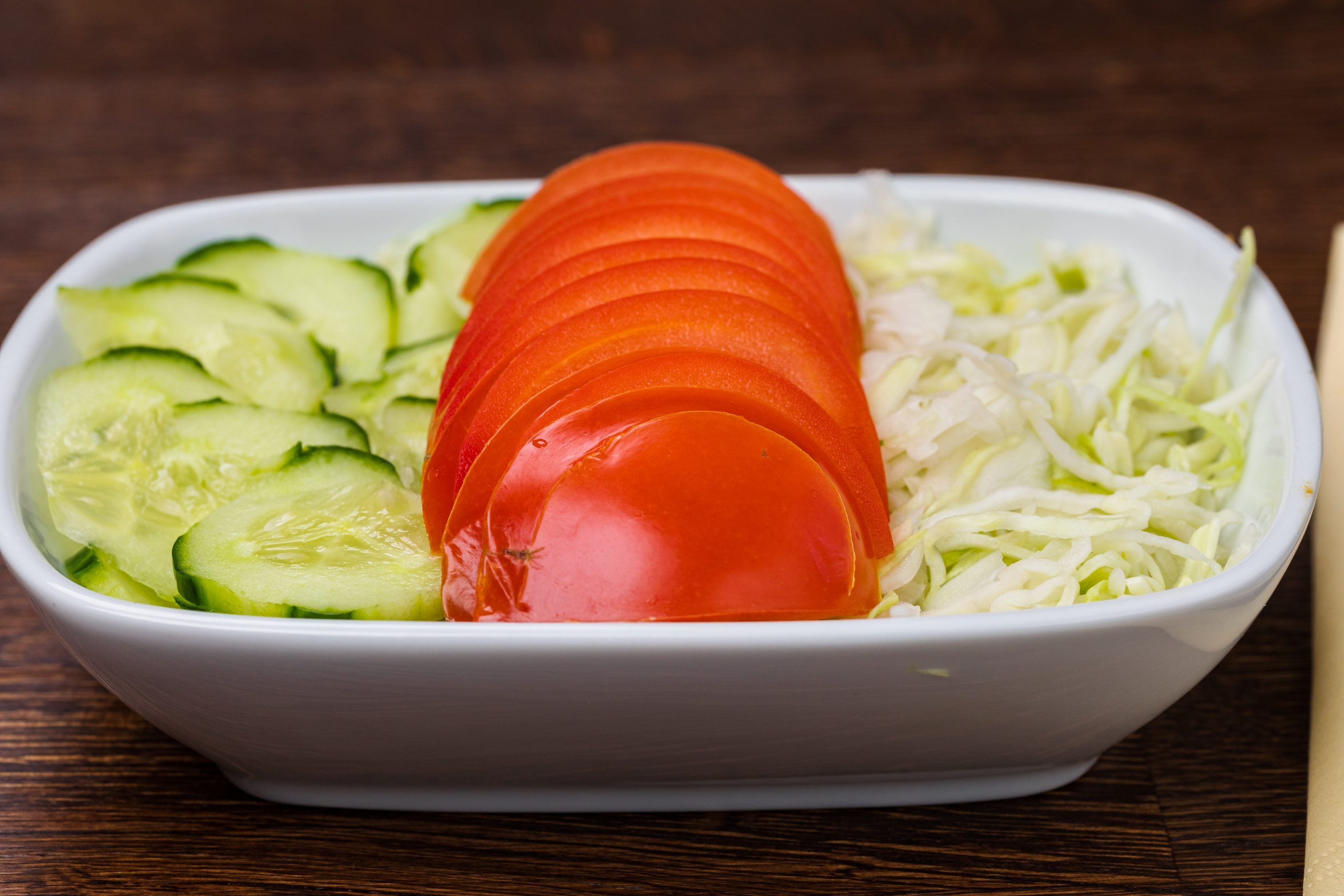Salată de varză și roșii